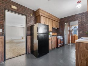 7639 Whitsett Avenue, North Hollywood CA 91605