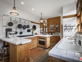 2102 W 24th Street, Los Angeles CA 90018