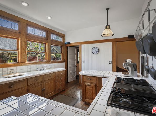 2102 W 24th Street, Los Angeles CA 90018