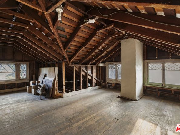 2102 W 24th Street, Los Angeles CA 90018