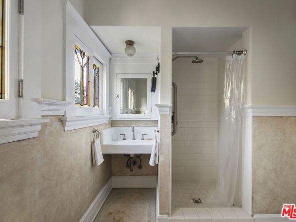 2102 W 24th Street, Los Angeles CA 90018