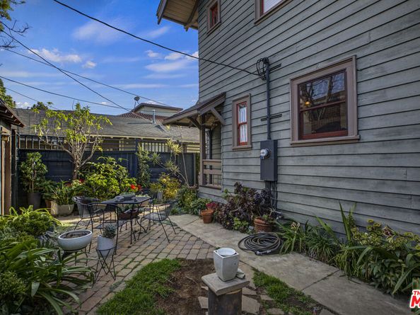2102 W 24th Street, Los Angeles CA 90018