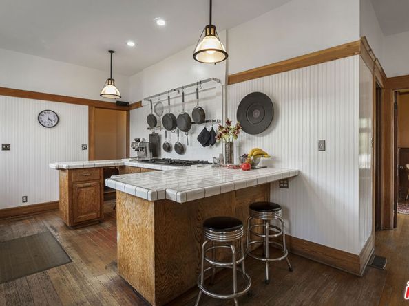 2102 W 24th Street, Los Angeles CA 90018