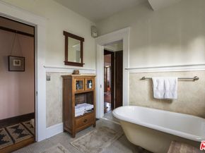 2102 W 24th Street, Los Angeles CA 90018