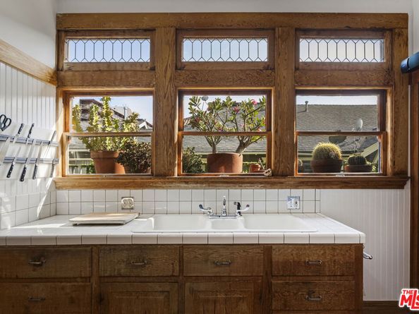 2102 W 24th Street, Los Angeles CA 90018