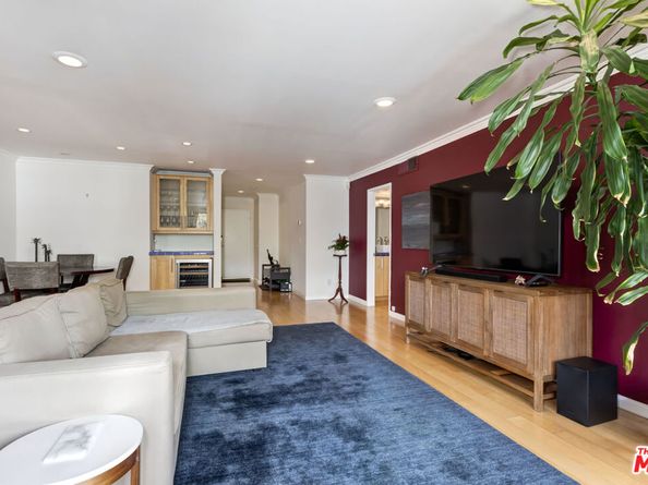 8530 Holloway Drive 315, West Hollywood CA 90069