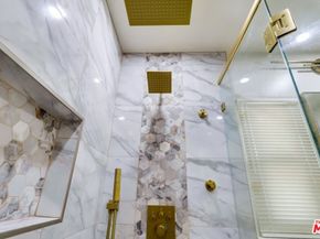 7220 10th Avenue, Los Angeles CA 90043