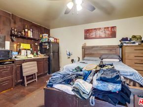 7220 10th Avenue, Los Angeles CA 90043