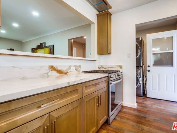 7220 10th Avenue, Los Angeles CA 90043