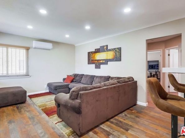 7220 10th Avenue, Los Angeles CA 90043