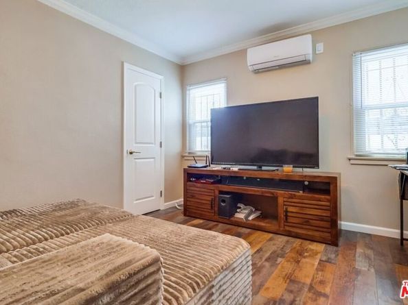 7220 10th Avenue, Los Angeles CA 90043