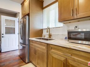 7220 10th Avenue, Los Angeles CA 90043