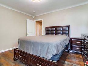 7220 10th Avenue, Los Angeles CA 90043