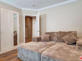 7220 10th Avenue, Los Angeles CA 90043