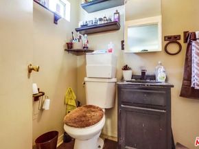 7220 10th Avenue, Los Angeles CA 90043