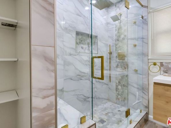 7220 10th Avenue, Los Angeles CA 90043