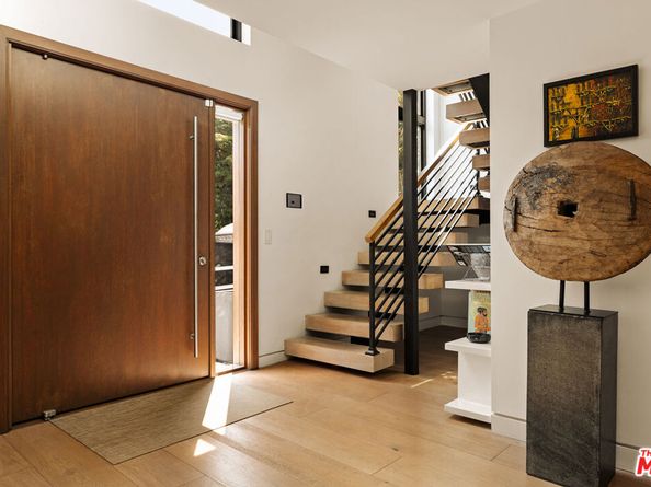 8446 Kirkwood Drive, Los Angeles CA 90046