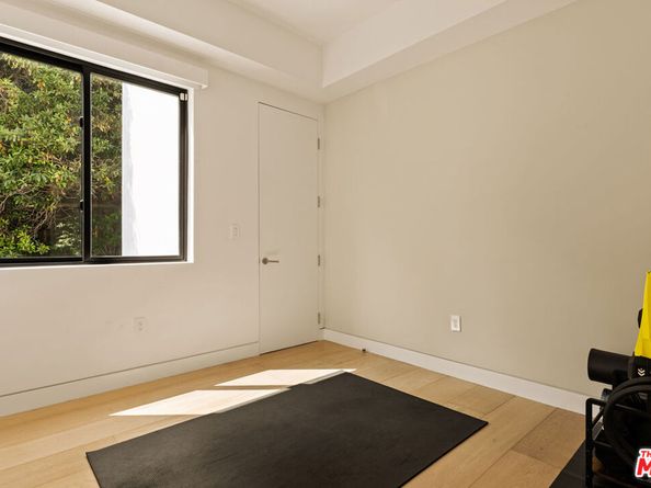 8446 Kirkwood Drive, Los Angeles CA 90046