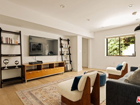 8446 Kirkwood Drive, Los Angeles CA 90046