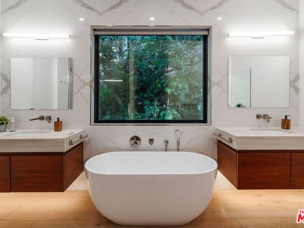 8446 Kirkwood Drive, Los Angeles CA 90046