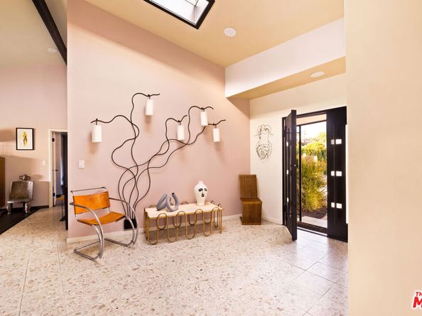 5549 Senford Avenue, Los Angeles CA 90056