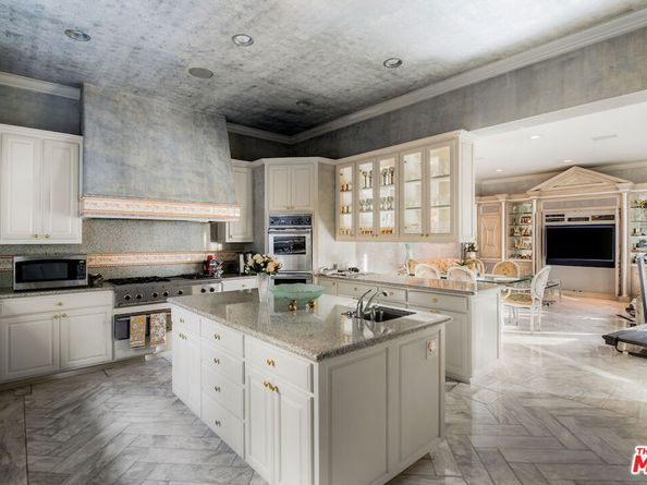 10275 Century Woods Drive, Los Angeles CA 90067