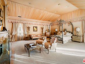 10275 Century Woods Drive, Los Angeles CA 90067