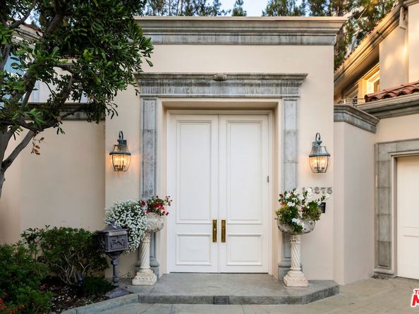 10275 Century Woods Drive, Los Angeles CA 90067
