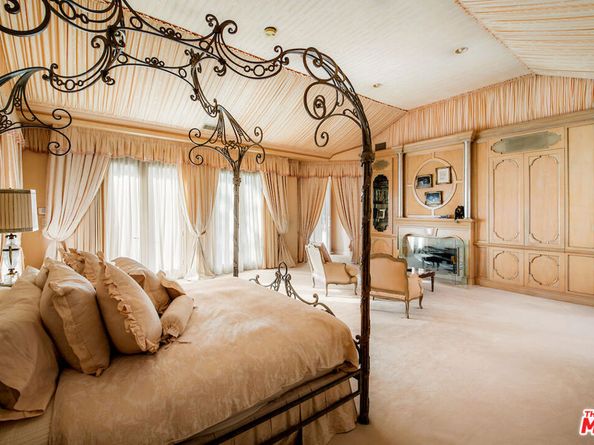 10275 Century Woods Drive, Los Angeles CA 90067