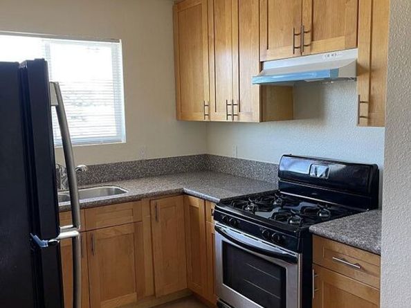 426 W 77th Street, Los Angeles CA 90003