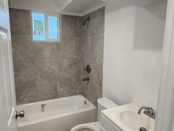 426 W 77th Street, Los Angeles CA 90003