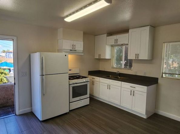 426 W 77th Street, Los Angeles CA 90003