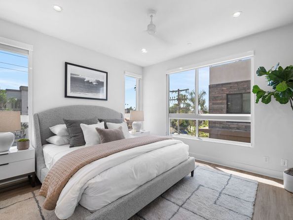 2111 N Cahuenga Boulevard 1, Los Angeles CA 90068