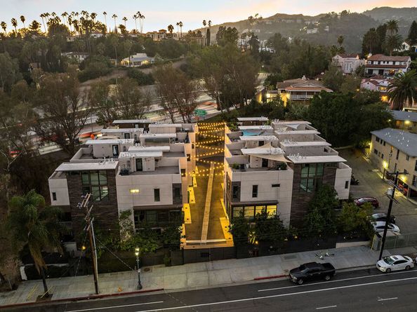 2111 N Cahuenga Boulevard 1, Los Angeles CA 90068