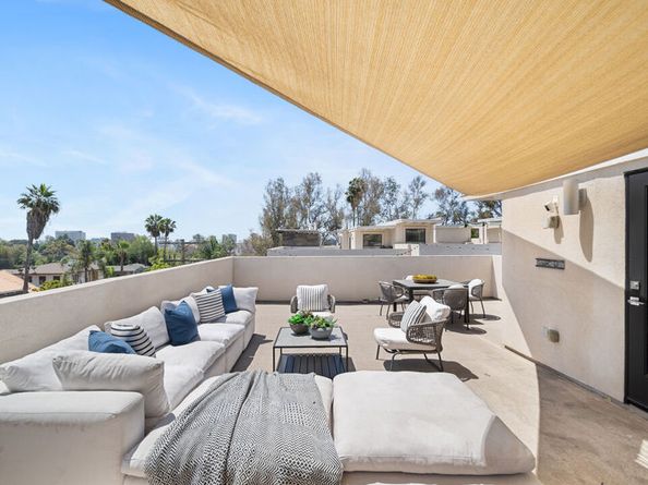 2111 N Cahuenga Boulevard 1, Los Angeles CA 90068