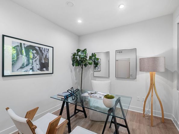 2111 N Cahuenga Boulevard 1, Los Angeles CA 90068