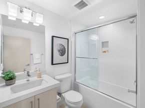 2111 N Cahuenga Boulevard 1, Los Angeles CA 90068