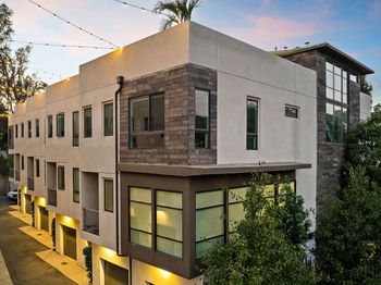 2111 N Cahuenga Boulevard