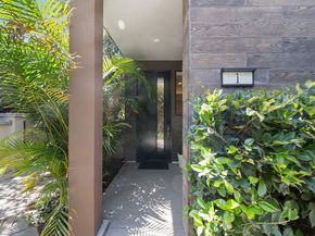 2111 N Cahuenga Boulevard 1, Los Angeles CA 90068