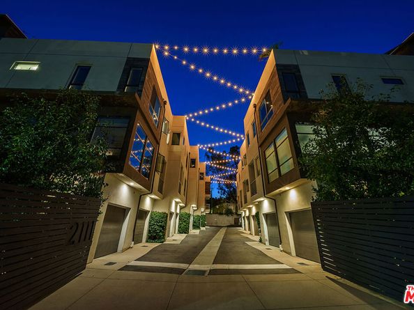 2111 N Cahuenga Boulevard 1, Los Angeles CA 90068