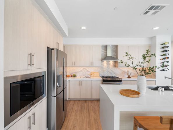 2111 N Cahuenga Boulevard 1, Los Angeles CA 90068