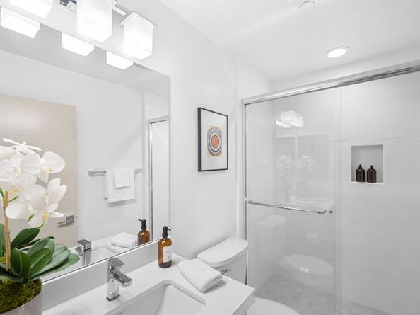 2111 N Cahuenga Boulevard 1, Los Angeles CA 90068