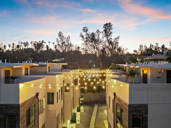 2111 N Cahuenga Boulevard 1, Los Angeles CA 90068