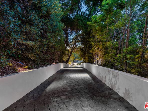 15941 Skytop Road, Encino CA 91436