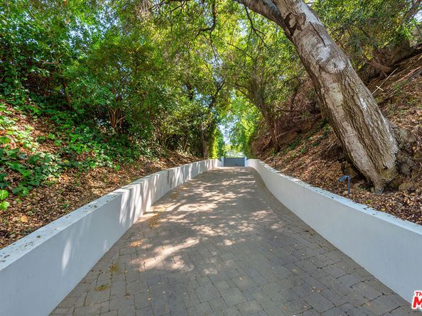 15941 Skytop Road, Encino CA 91436