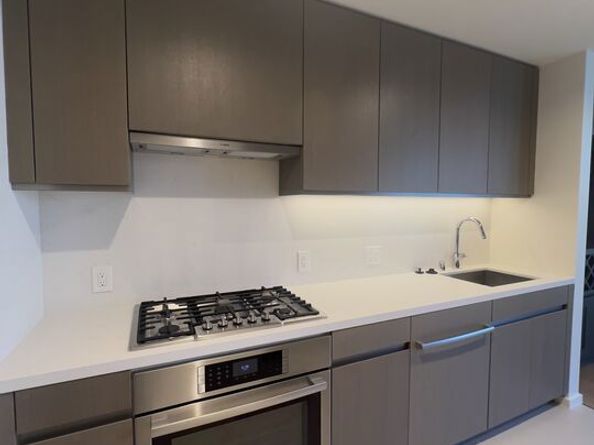 889 Francisco Street 2007, Los Angeles CA 90017