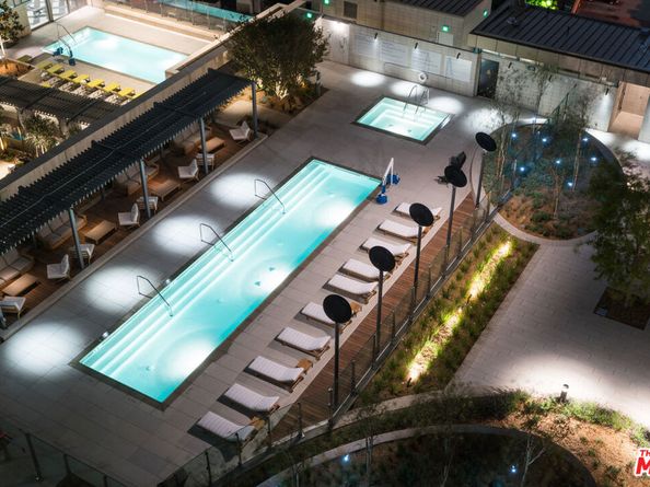 889 Francisco Street 2007, Los Angeles CA 90017