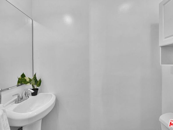 203 S Detroit Street 201, Los Angeles CA 90036