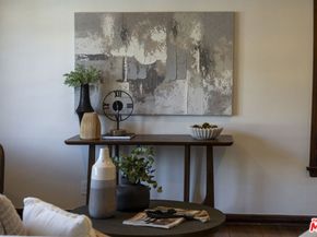 203 S Detroit Street 201, Los Angeles CA 90036