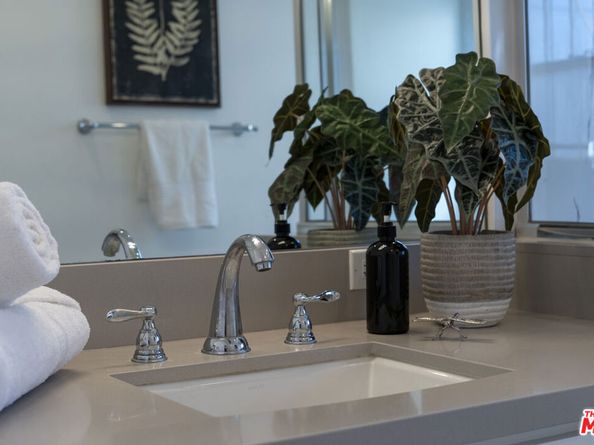 203 S Detroit Street 201, Los Angeles CA 90036